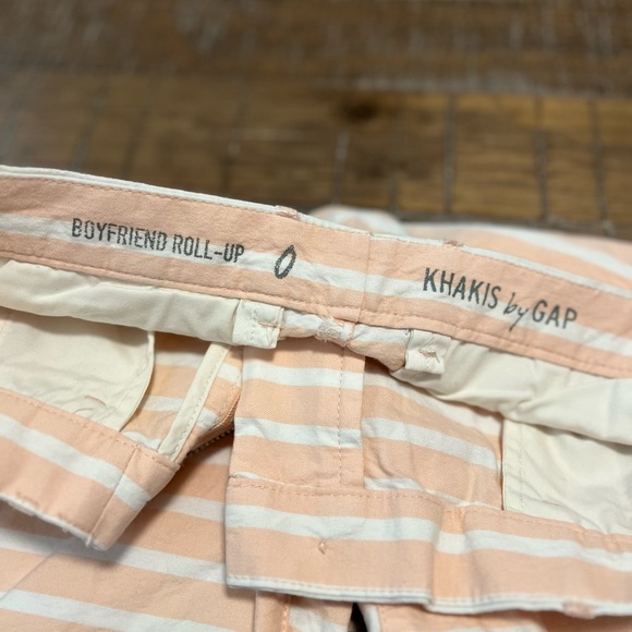 GAP Women’s Boyfriend Roll-Up Striped Shorts - Picture 3 of 8